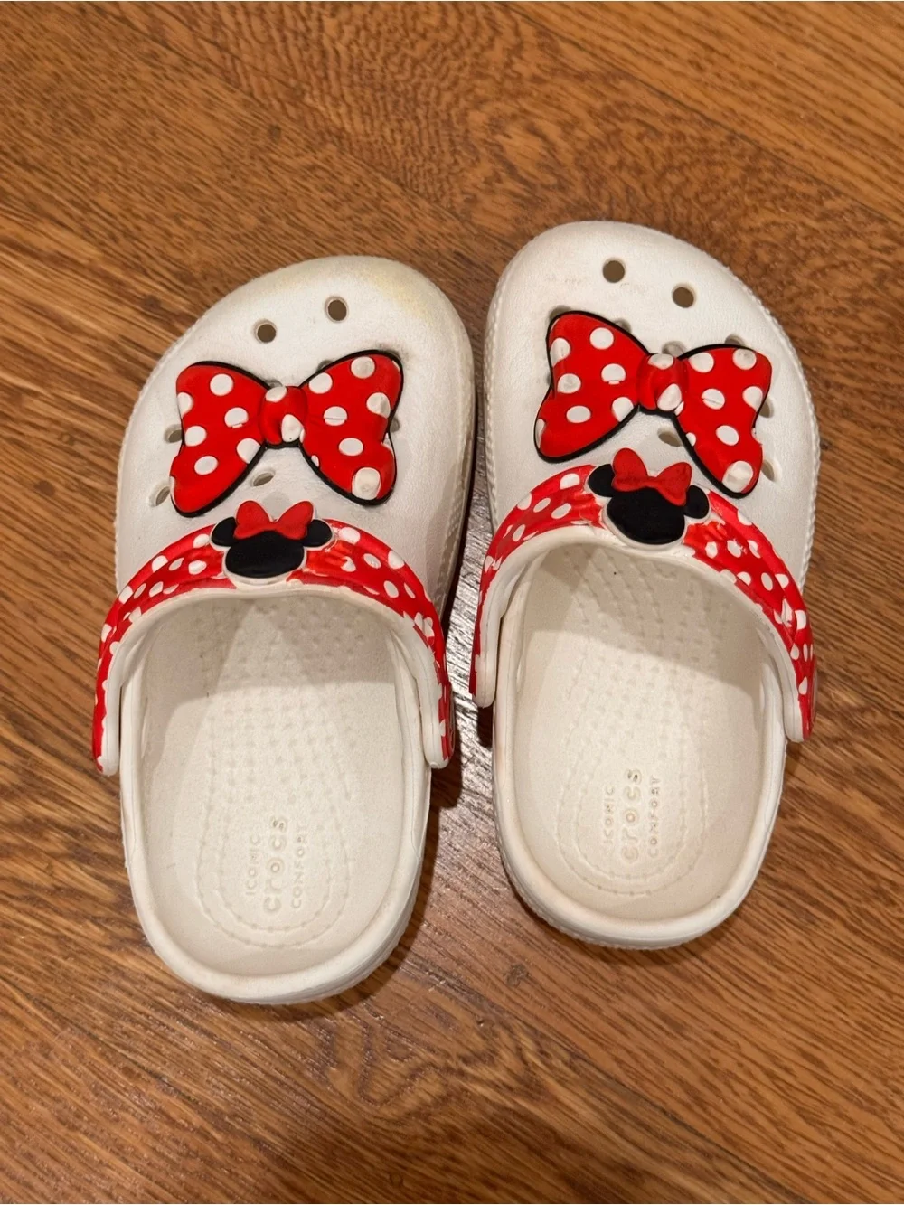 CROCS Disney Minnie Mouse White Kids' Clogs, Red Polka Dot Bow Sz 7C